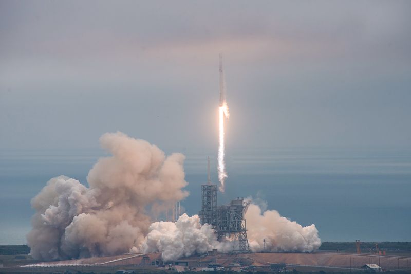 SpaceX com sucesso plantou uma terceira foguete Falcon 9 em solo firme