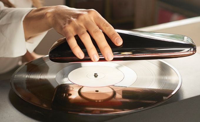 LOVE – futuristic turntable