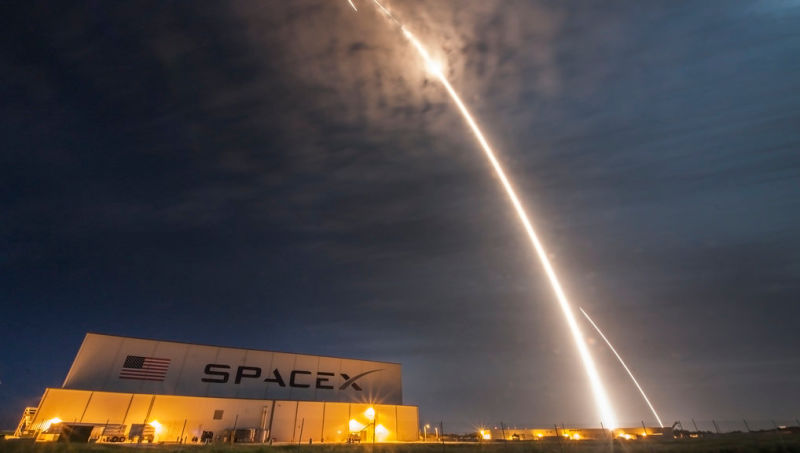 Nawet pieniądze nie uratują księżycowych turystów SpaceX, jeśli coś pójdzie nie tak