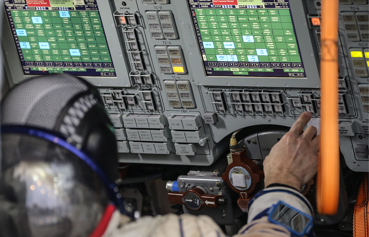 La nasa ha annunciato una serie di astronauti che volano sulla Luna a bordo della nave «Italia»