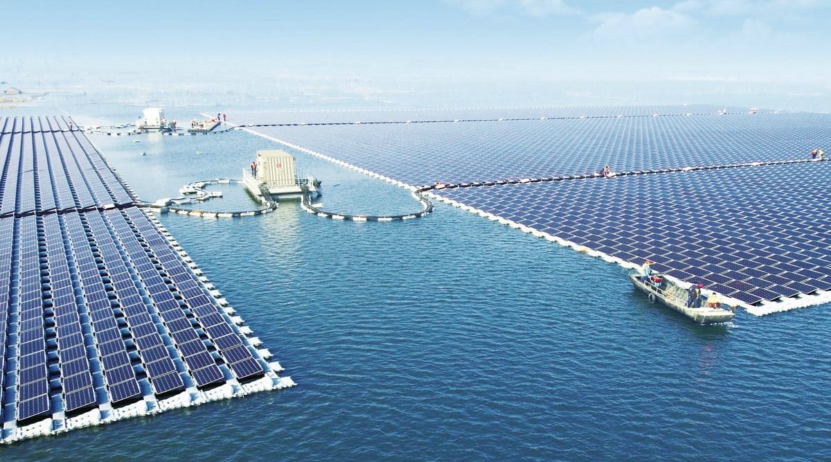 La Chine a gagné le plus grand dans le monde flottant d'une centrale solaire