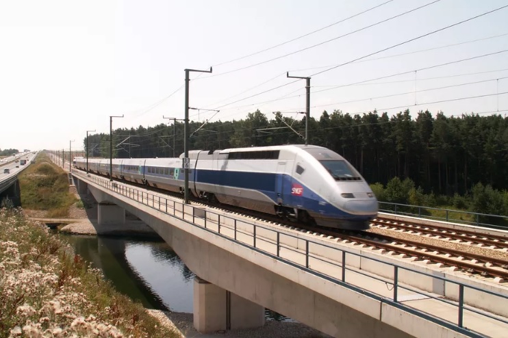 Francia al 2023 inizierà a utilizzare autonomi ad alta velocità del treno