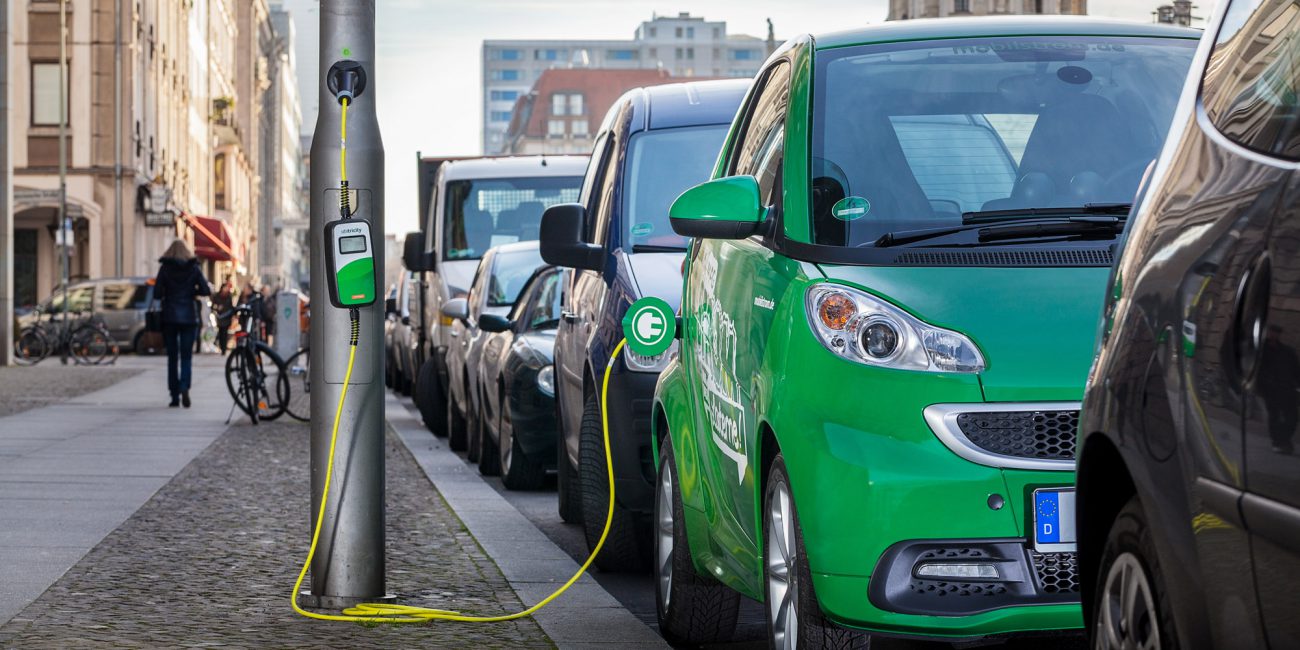 Britanniques lampadaires transformé en recharge pour véhicules électriques