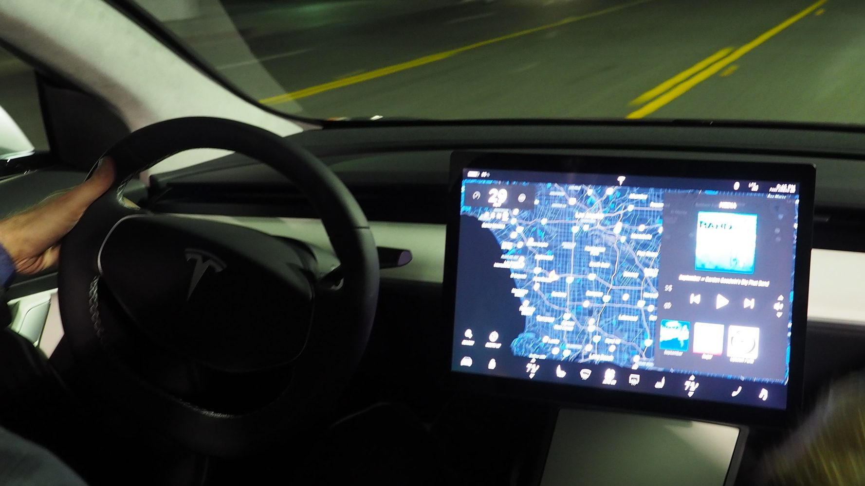 Le differenze di display Tesla Model 3 e Model S/X