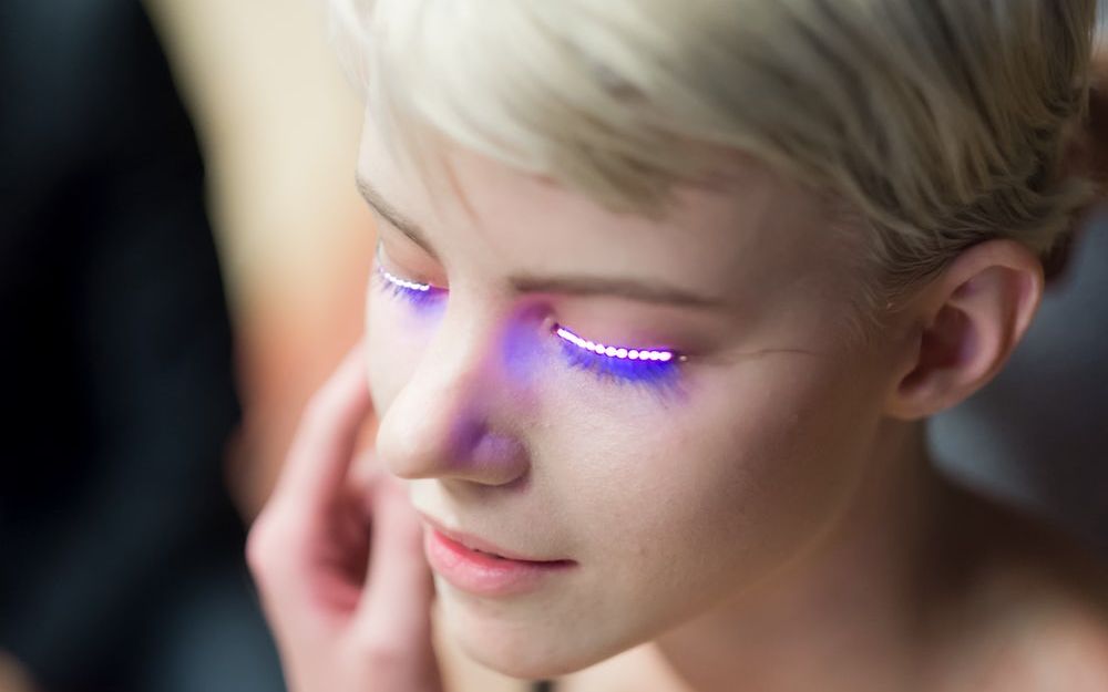 Fashion of the future: interactive led f lashes.lashes