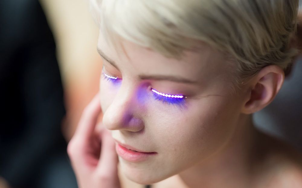 La mode de l'avenir: interactive led cils f.lashes