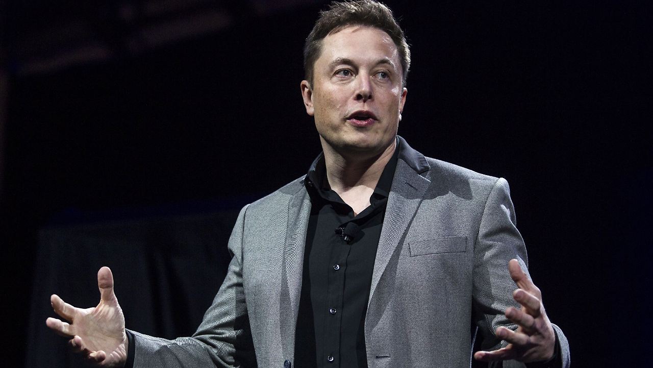 Musk: sarebbe bene unire le piante Tesla linea Hyperloop