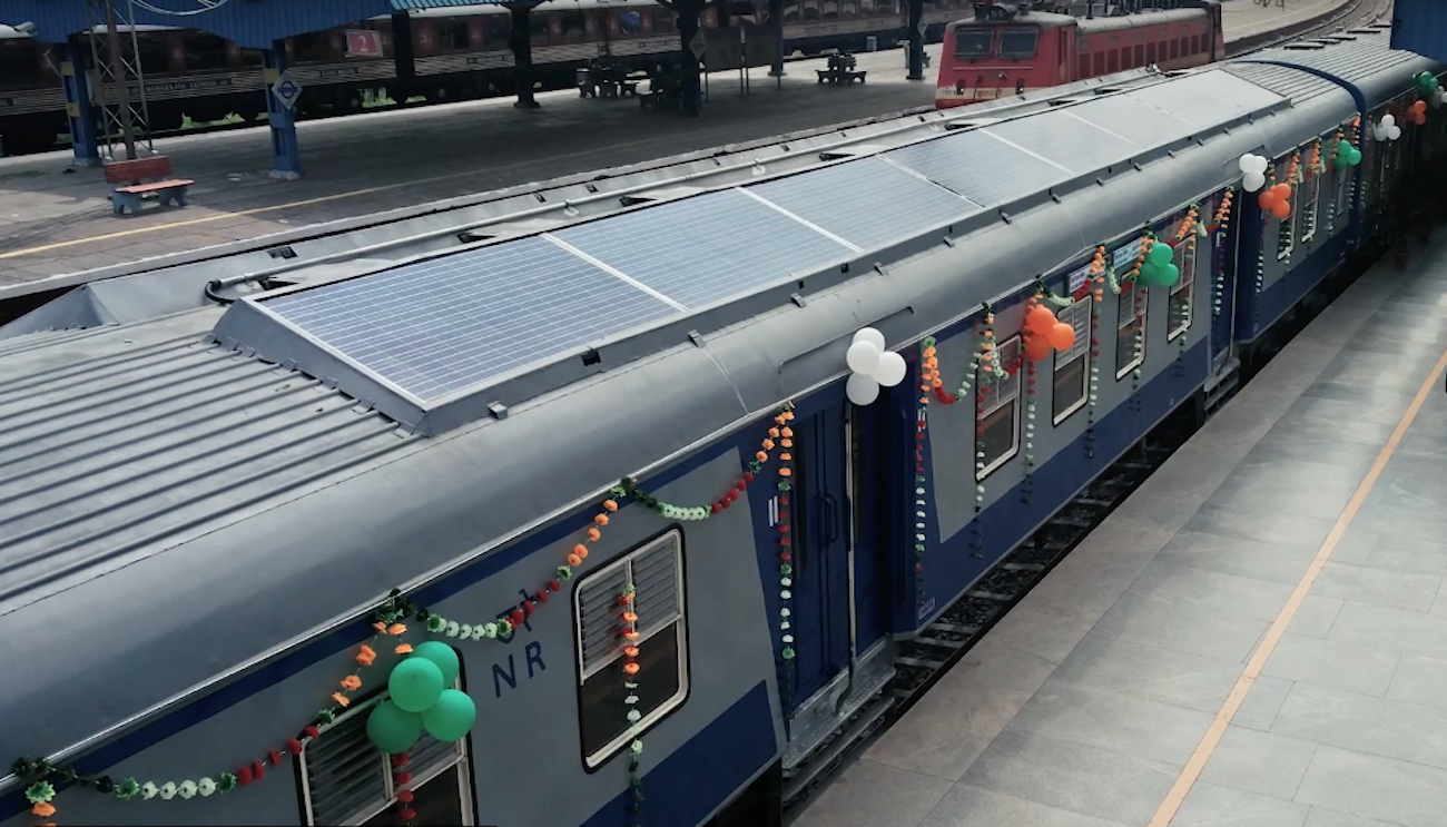 In India launched the train, almost completely running on solar batteries