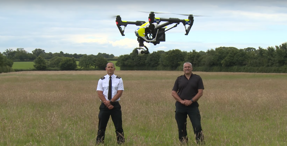 La police du royaume-Uni est apparu unité avec les drones