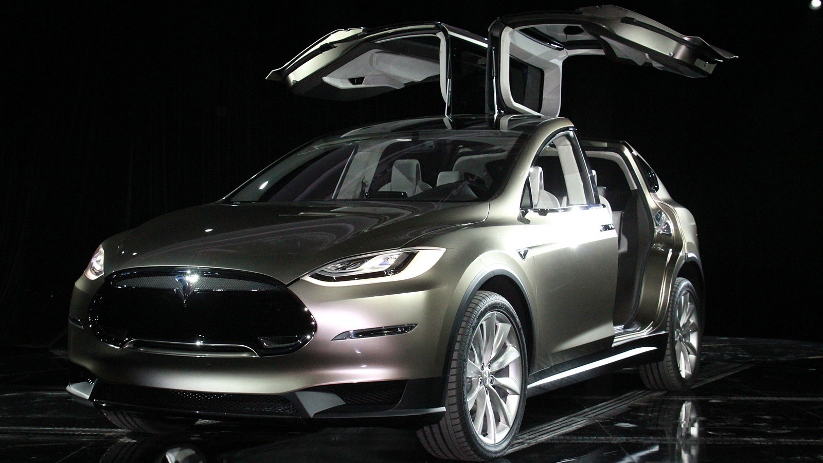 Tesla Model X düştü