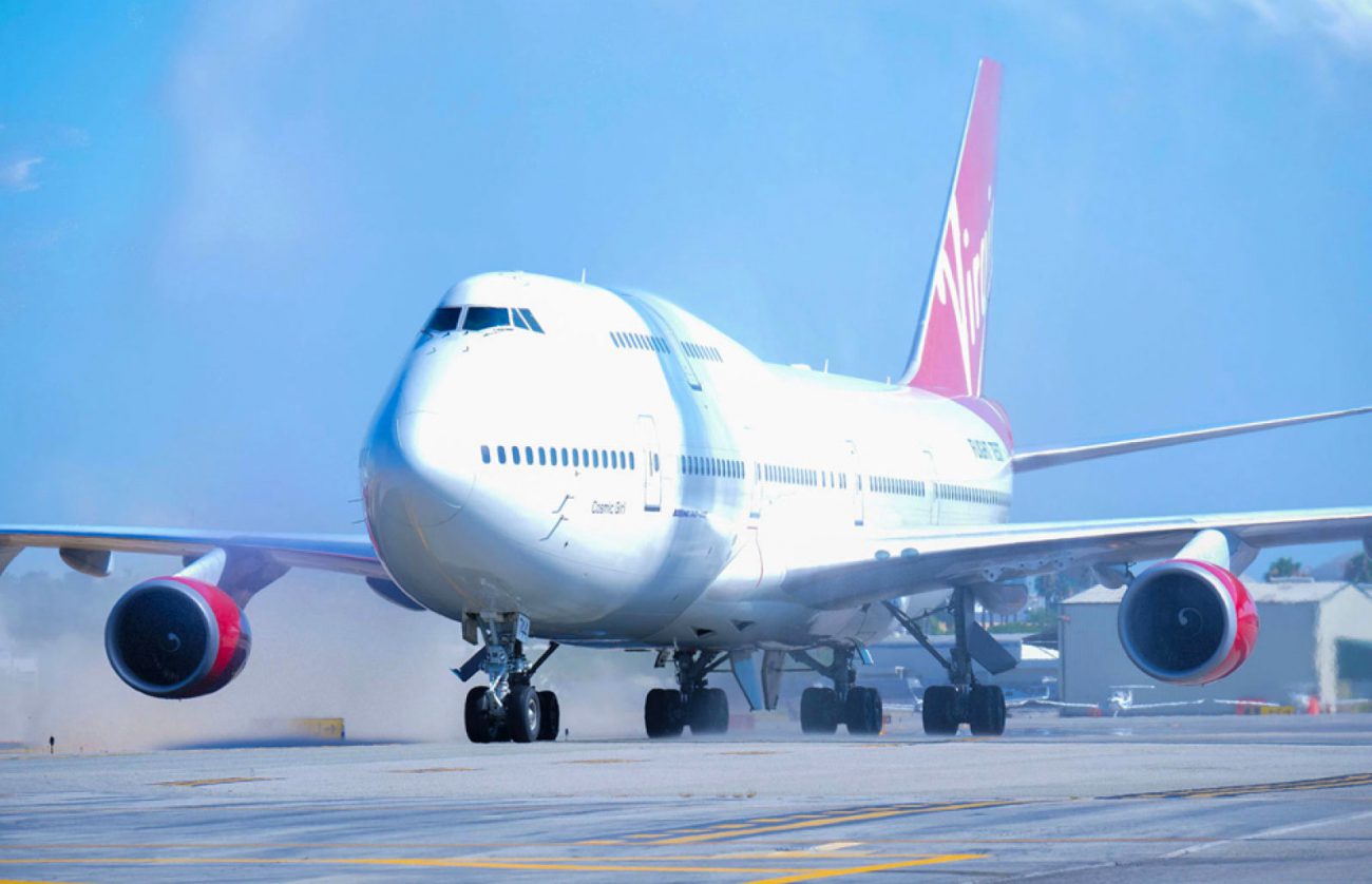 Rilievo di una piattaforma-un aereo della Virgin pronta per le prove di volo