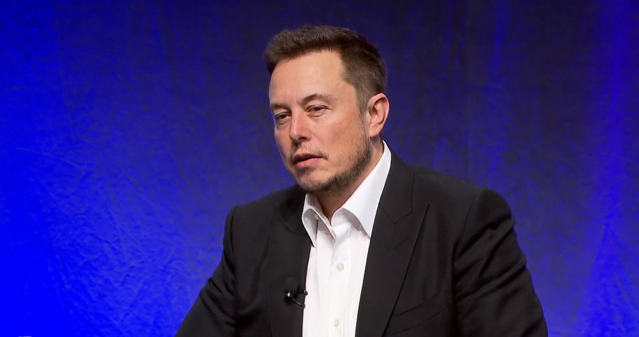 Alla riunione investitori Elon Musk ha cercato di spiegare le loro preoccupazioni in merito AI