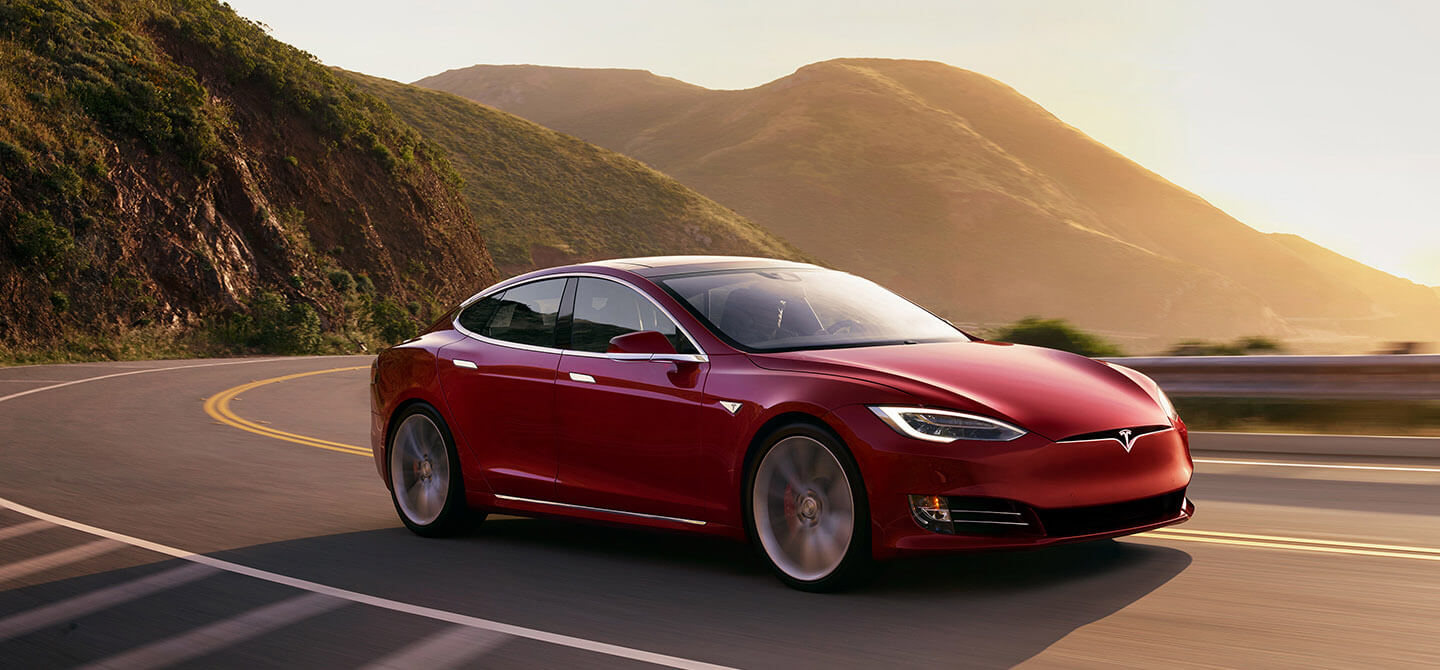 Un milione di auto: le attività che Tesla vuole risolvere fino al 2020