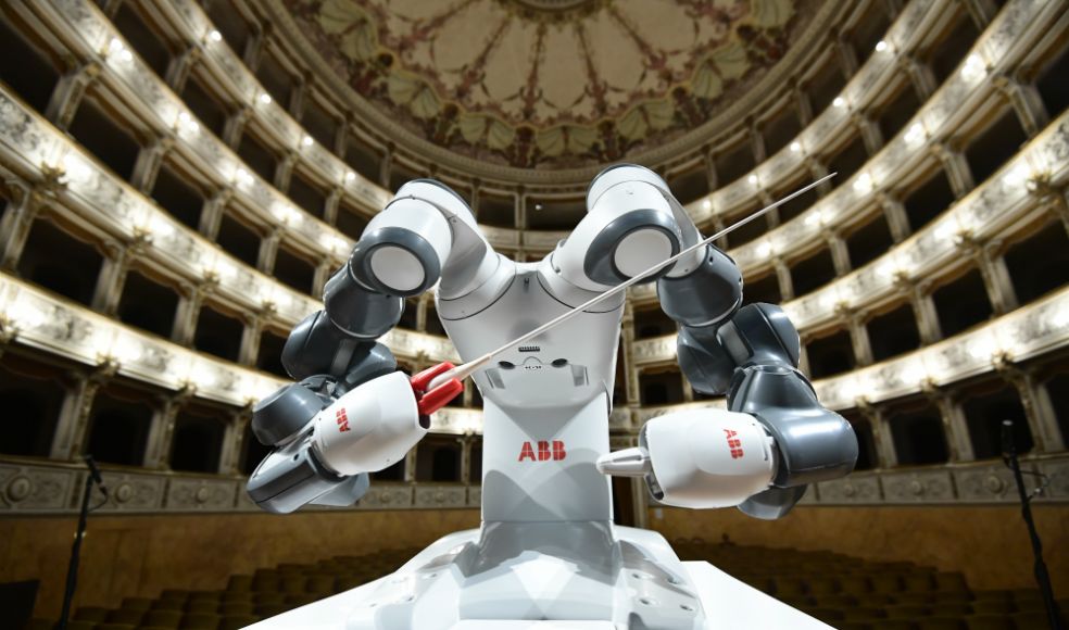 Il robot ha svolto il ruolo di direttore d'orchestra dell'orchestra sinfonica