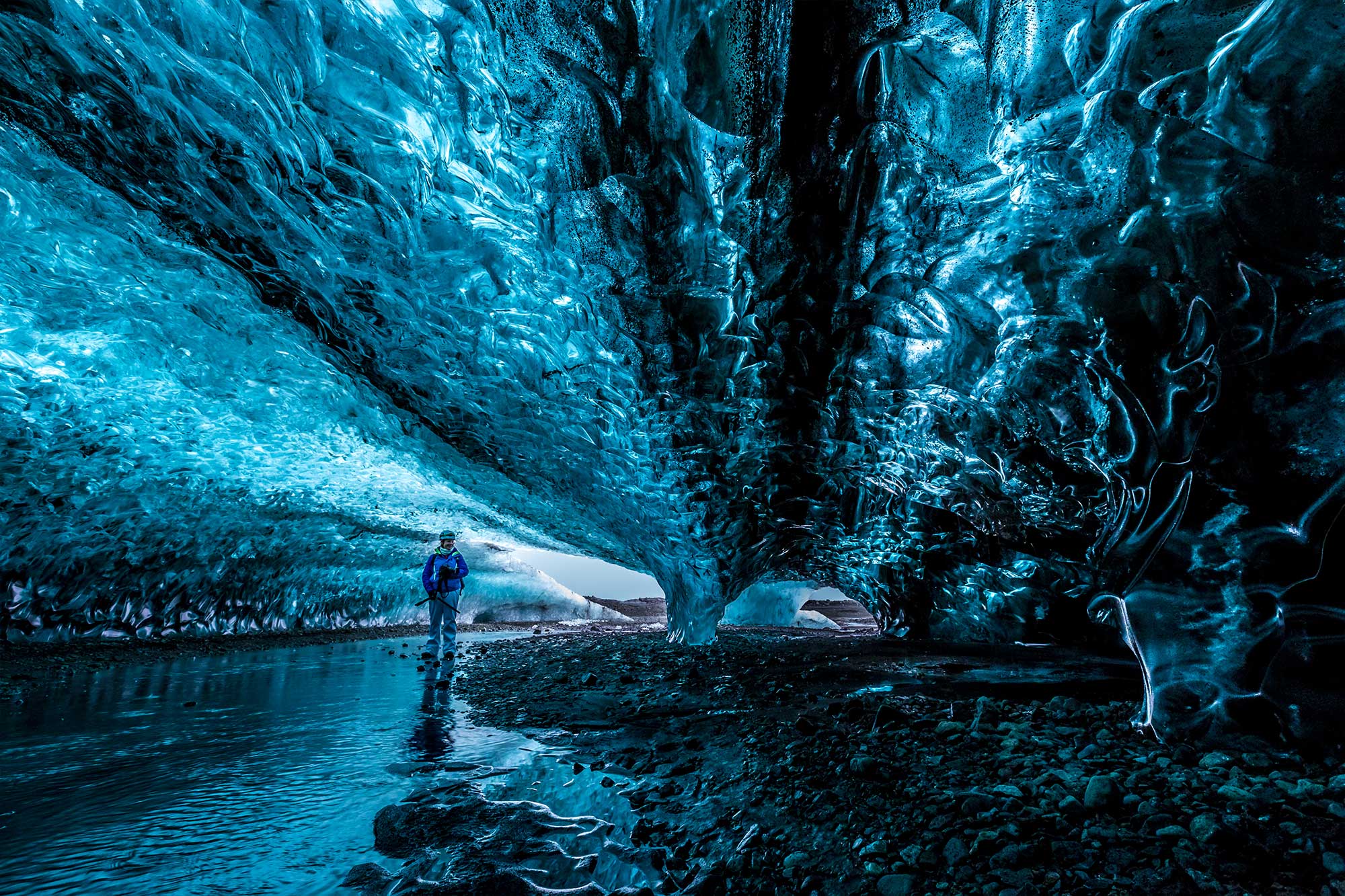 Warm Antarctic cave hiding a secret life