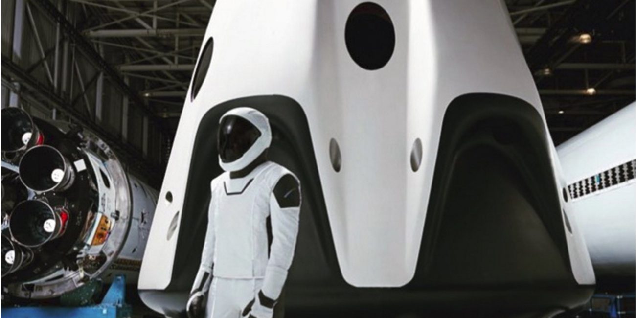 Elon Musk revealed SpaceX's suit in full growth
