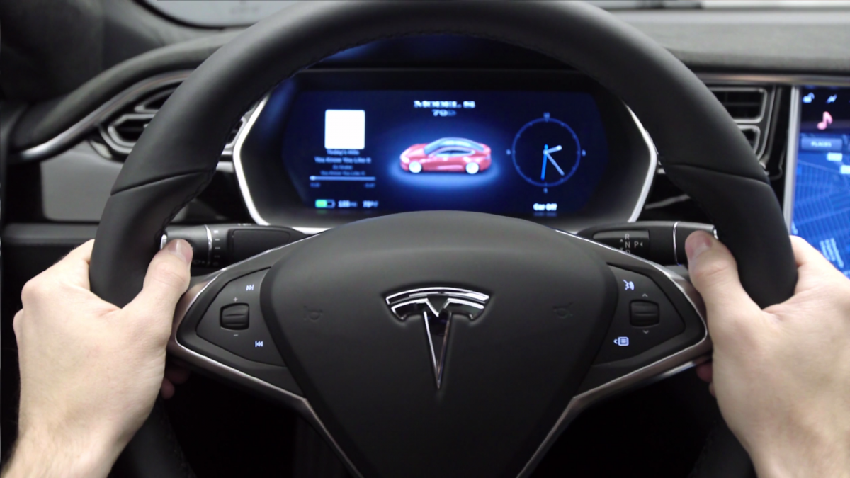 Los propietarios de Tesla esperan los nuevos 