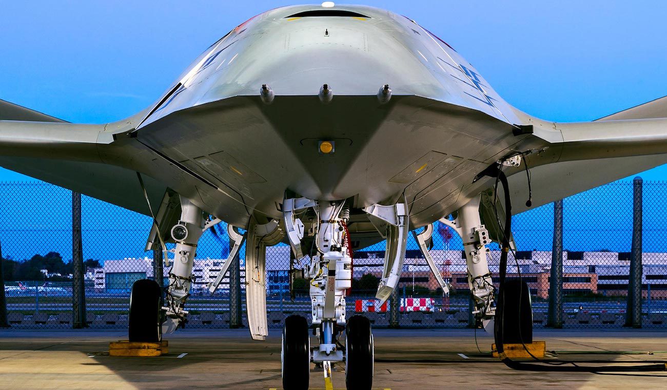 Boeing ha mostrado un avión no tripulado de aire de la cisterna