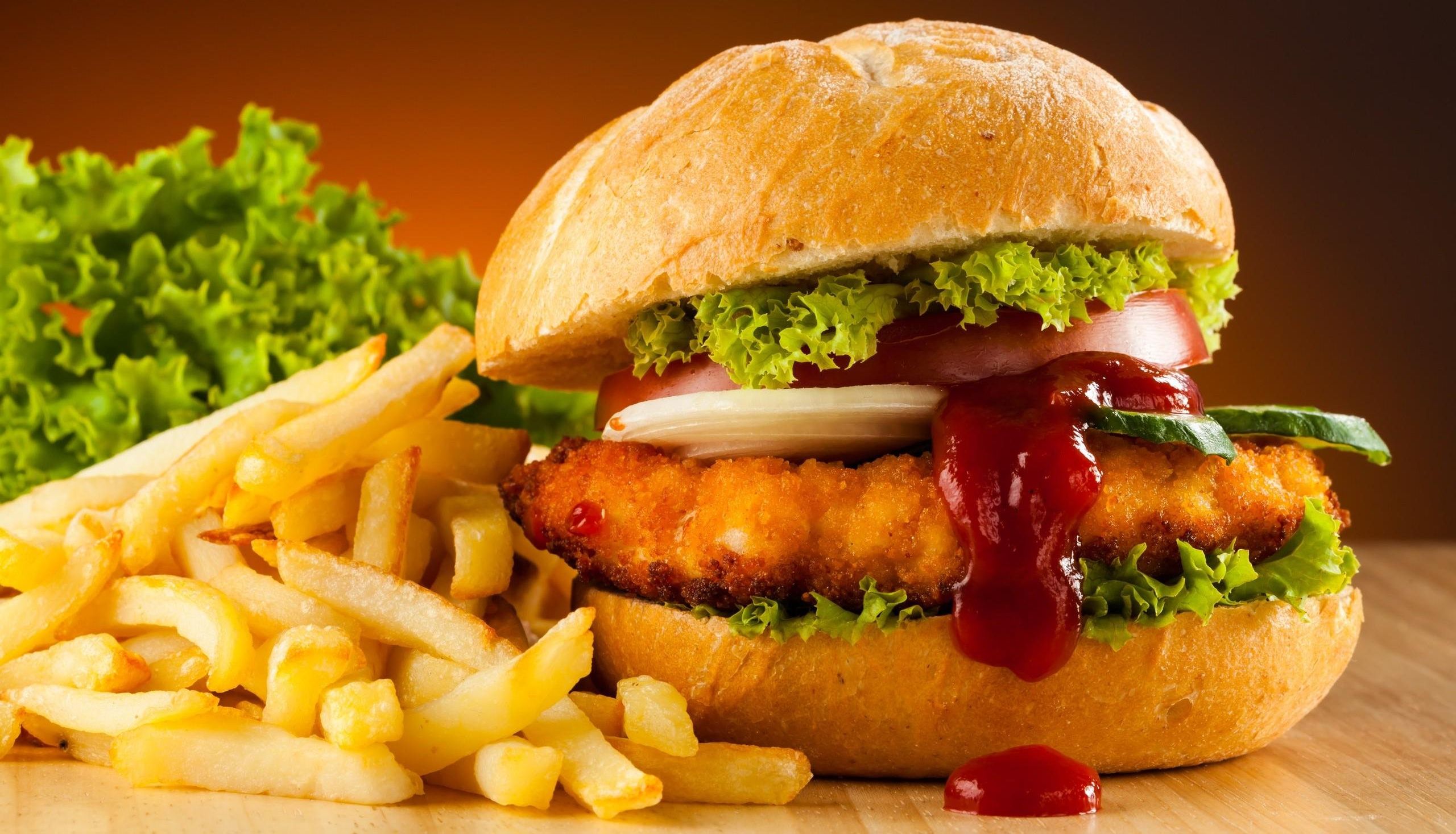 Wissenschaftler haben herausgefunden, dass fast Food wirkt auf den Körper wie eine Infektion
