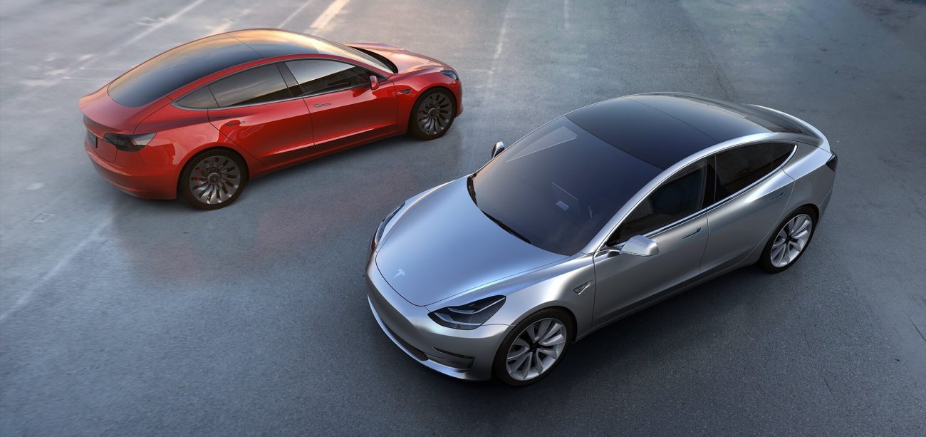 Tesla samler batteri Modell 3 manuelt, prøver å møte tidsfrister