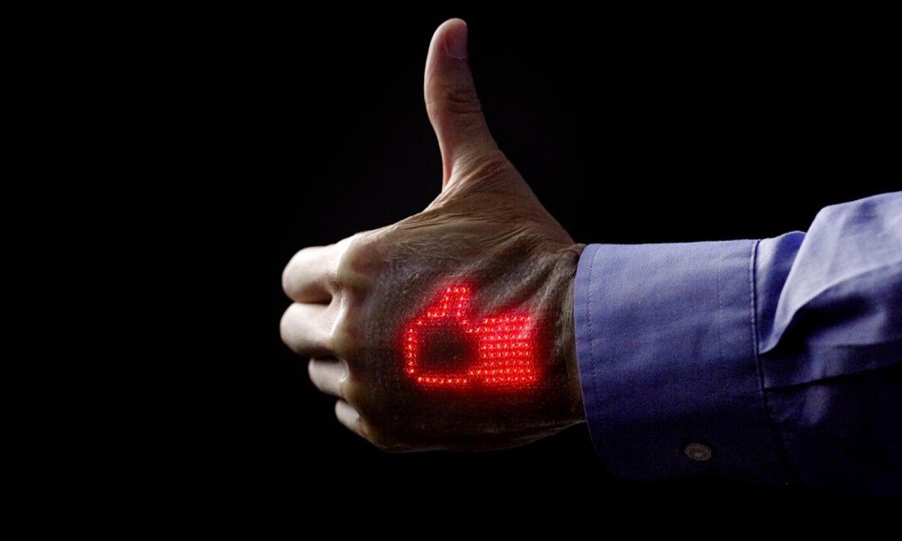 Los científicos han creado elástico de la pantalla, que se puede pegar en el cuerpo