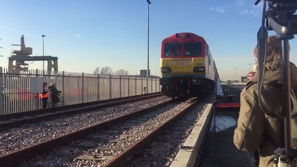 Au royaume-Uni lancent des trains sur l'énergie solaire