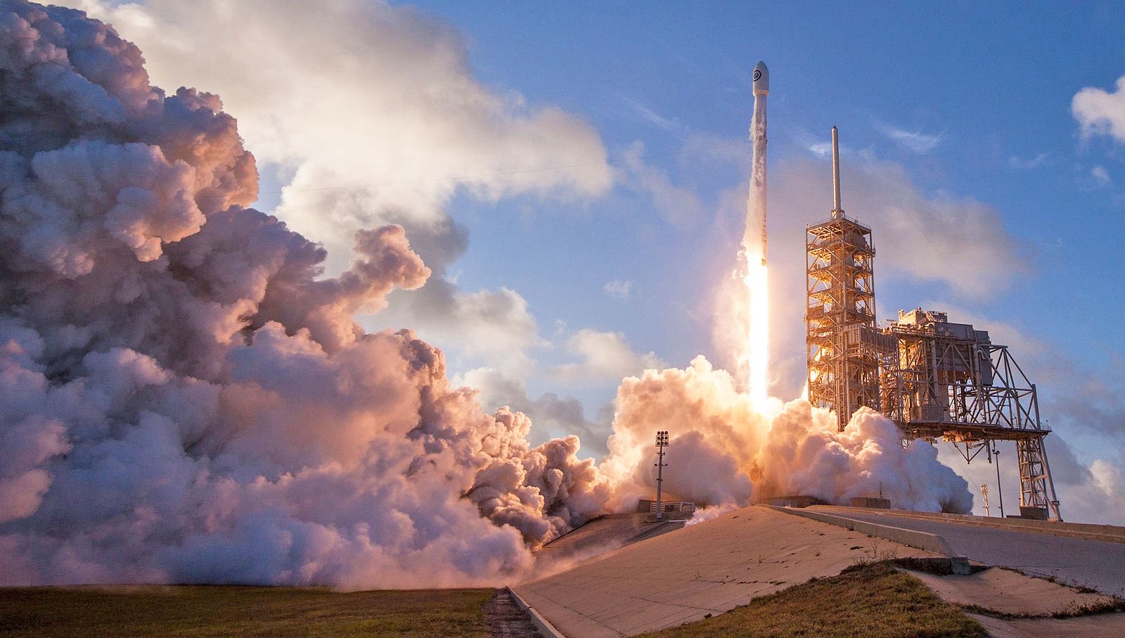 Nel fine settimana SpaceX porterà in orbita due satelliti per le comunicazioni