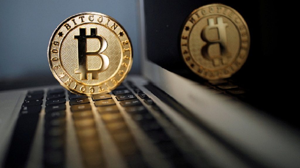 ट्रम्प एक कानून पर हस्ताक्षर किए के खिलाफ गोपनीयता. Bitcoin 6% तक गिर गया