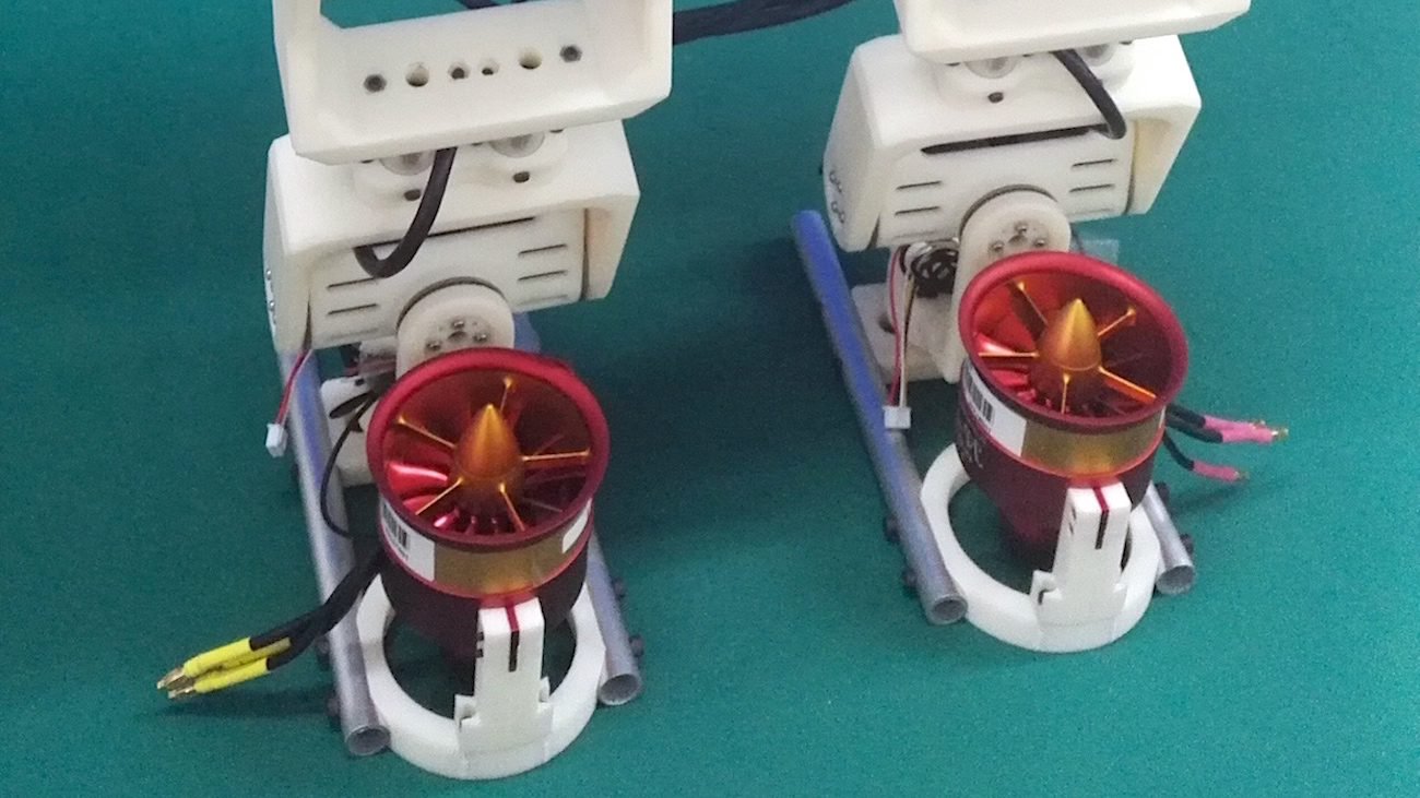 Jet-HR1: робот, ол қолдайды тепе-теңдік кезінде көмек пропеллеров