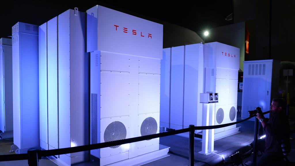 Because of the batteries of the Tesla one-third of the electricity went to the Australians for free