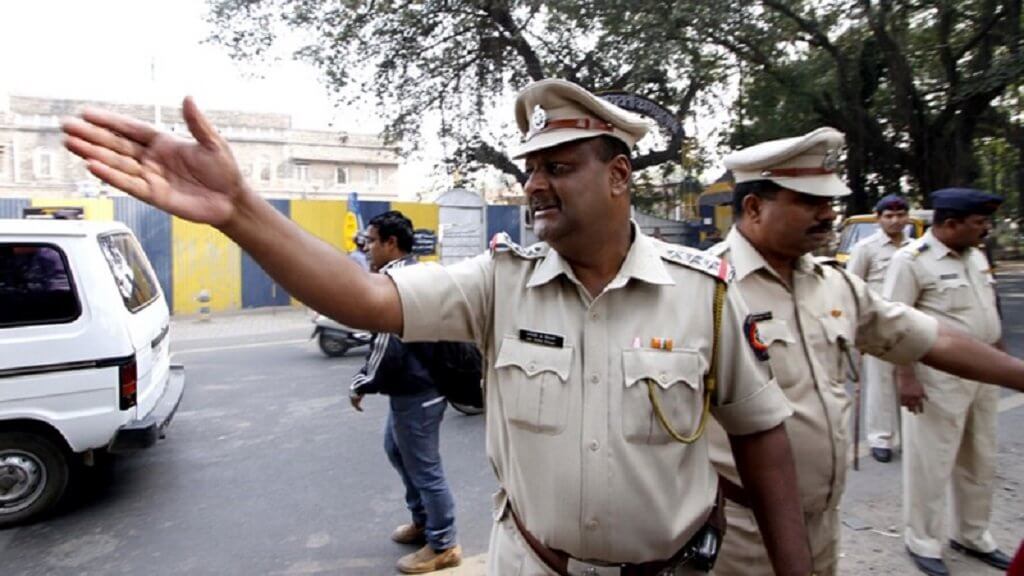 인도에서 구금되는 경찰합니다. 그는 혐의를 받고 강$1.8million bitcoins