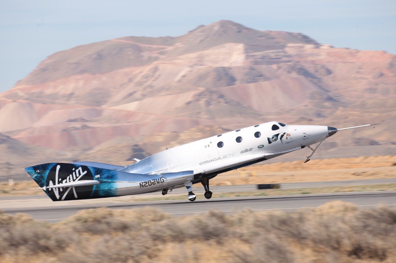 新spaceplane Virgin Galactic进行了第一次驾驶飞行火箭动