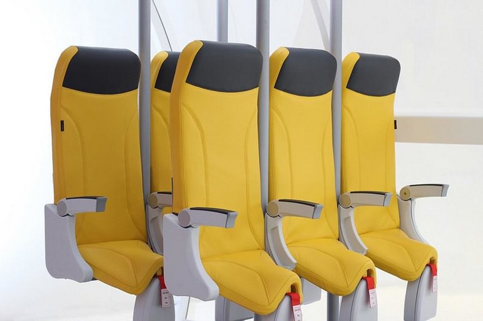 Des places debout dans les avions: l'absurde ou l'avenir économique?