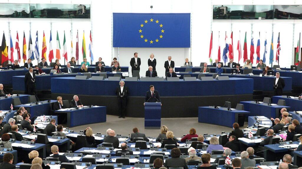 O parlamento europeu votou a favor do endurecimento das regras do comércio криптовалютой