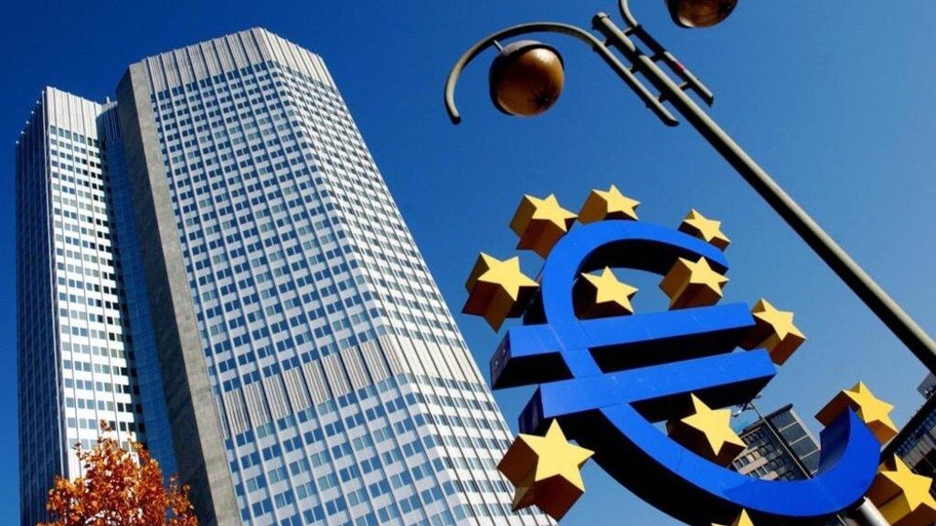 Euro bringer tab, mens Bitcoin bliver oven vande.