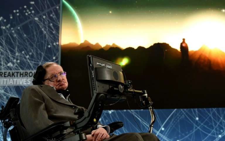 Vid begravningen av Stephen Hawking väntar på tid resenärer