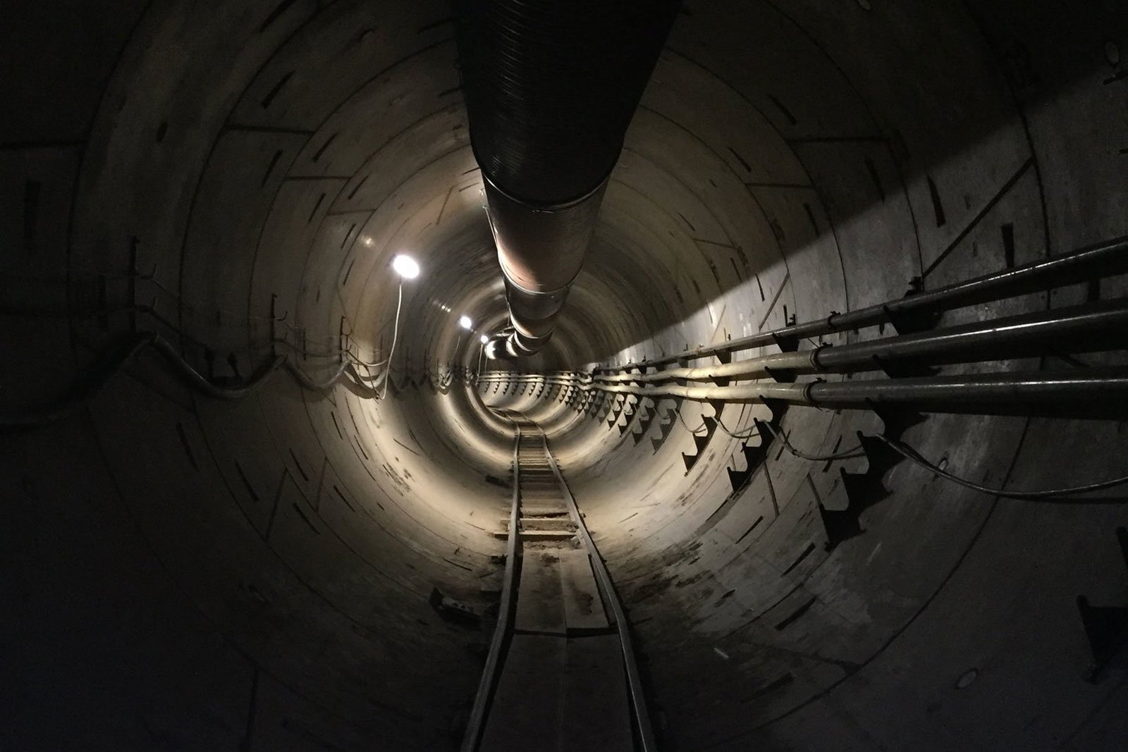 Travel through an underground tunnel Elon musk will be free