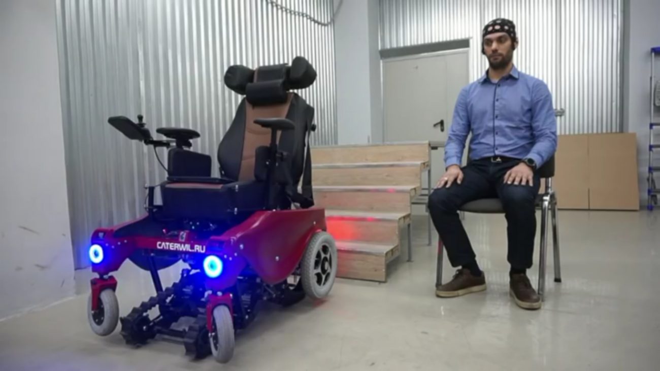 #vídeo | el Habitante de la ciudad de novosibirsk inventó una silla de ruedas, administrada por la fuerza del pensamiento