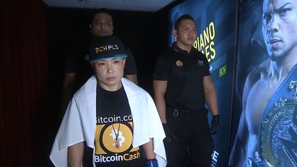 Roger Ver och Bitcoin-Kassa sponsor av MMA-fighter Mei Yamaguchi. Hon förlorade första matchen