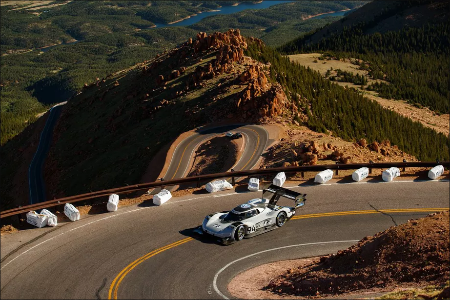 Renn-Elektrofahrzeug von Volkswagen brach Rekorde am Pikes Peak Hill Climb