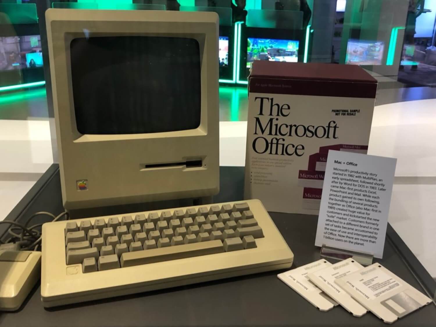 Тарихы алғашқы компьютер Macintosh тұр штаб-пәтерінде Microsoft