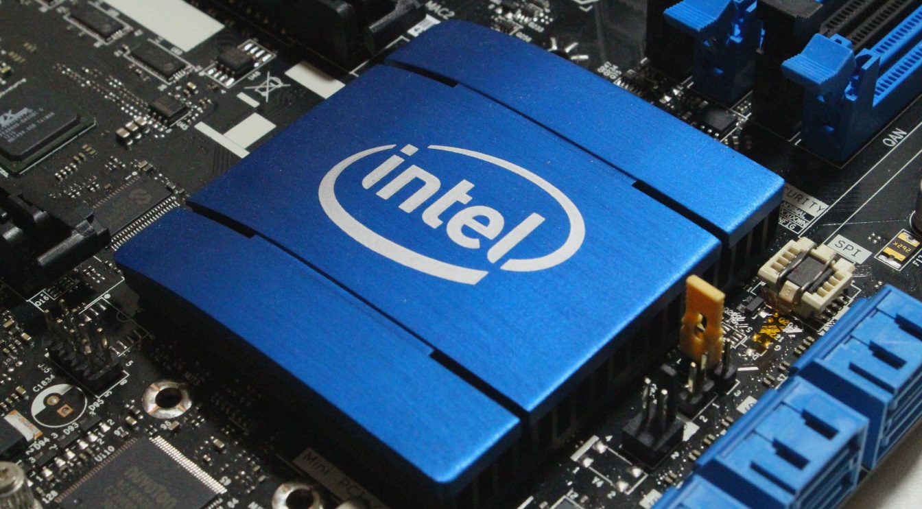 9 번째 세대는 Intel CPU 를 가진 8 개의 중핵을 표시됩 월 1