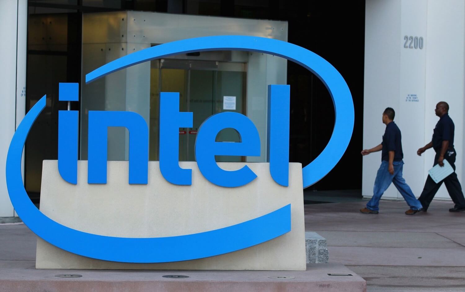 W procesorach Intel znaleziono jeszcze 3 luki w zabezpieczeniach. Pozwalają one kraść dane