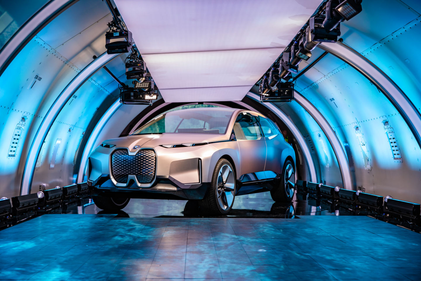 Você já viu elétrico BMW iNext, que estará à venda em 2021?