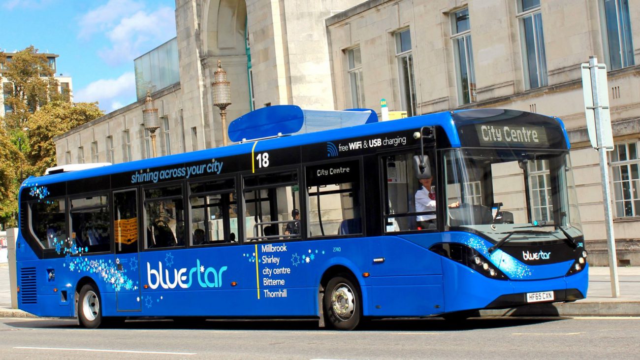 I STORBRITANNIA, har lansert bussen, rengjøring luft