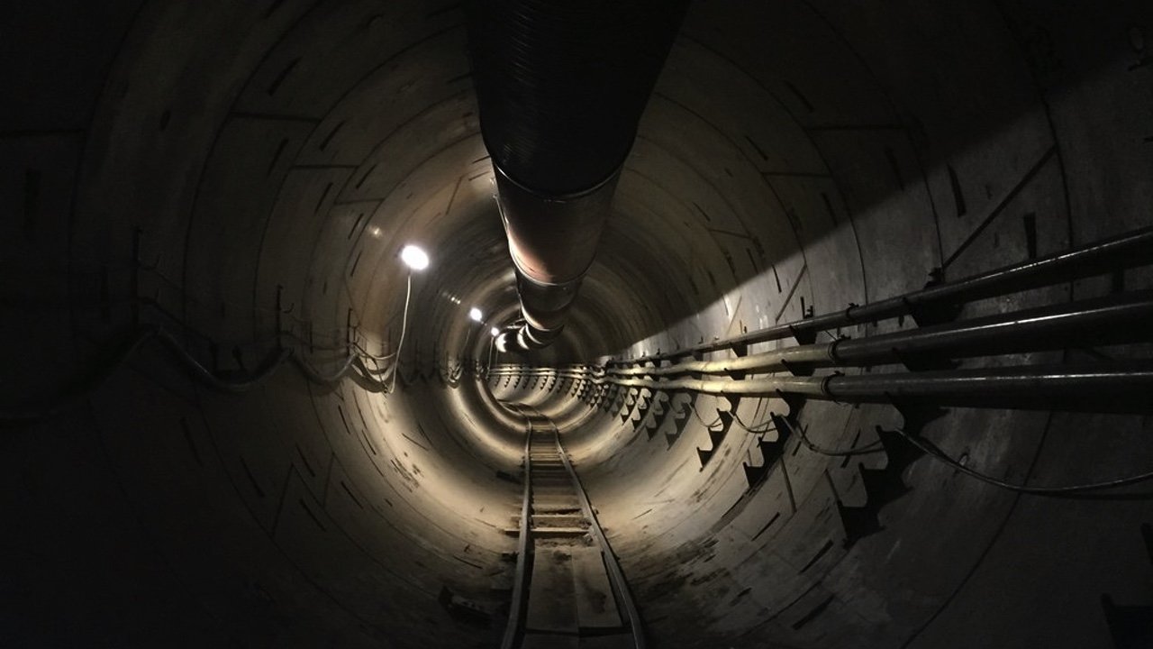 High-speed underground linie Elon musk vil åbne på 10 December