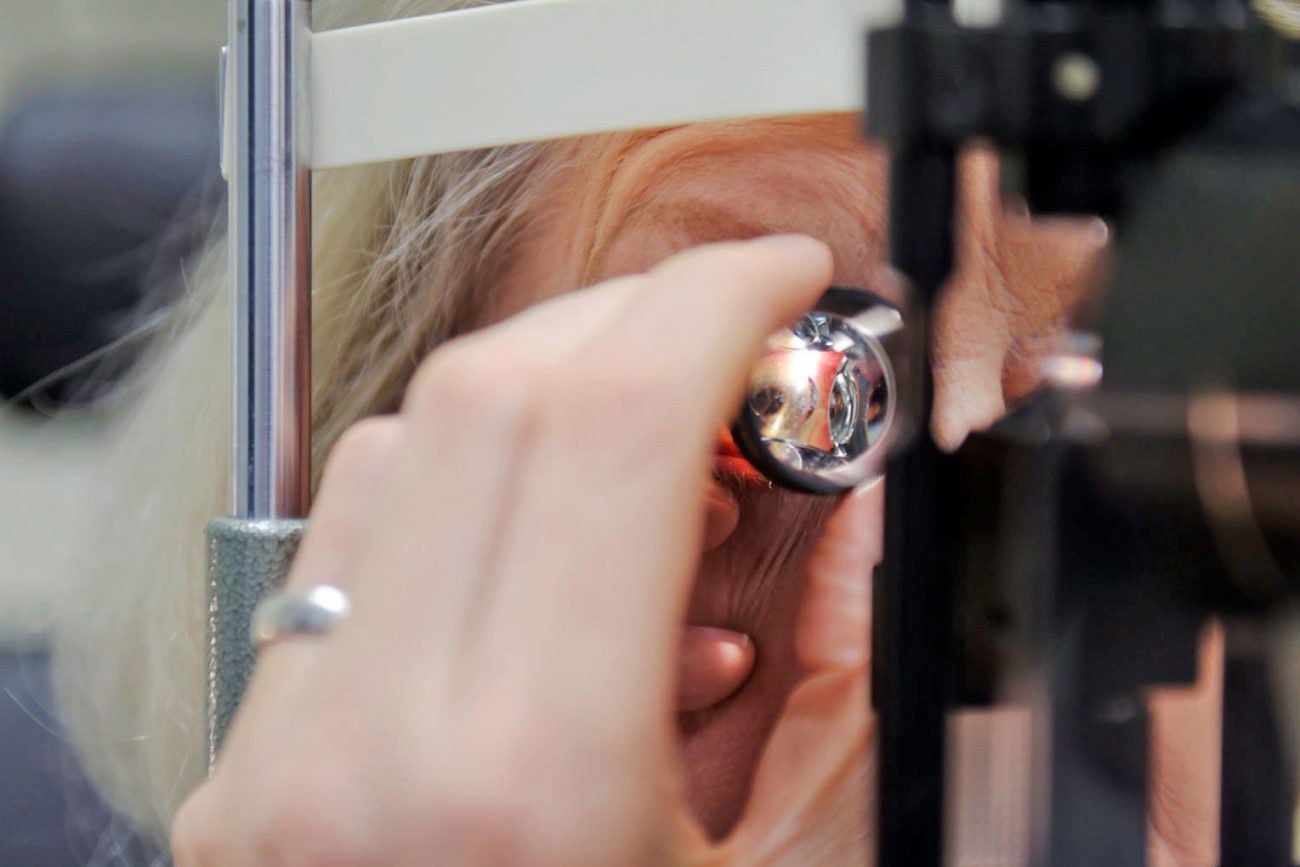 Generata magnetico oculare impianto, che protegge dal glaucoma
