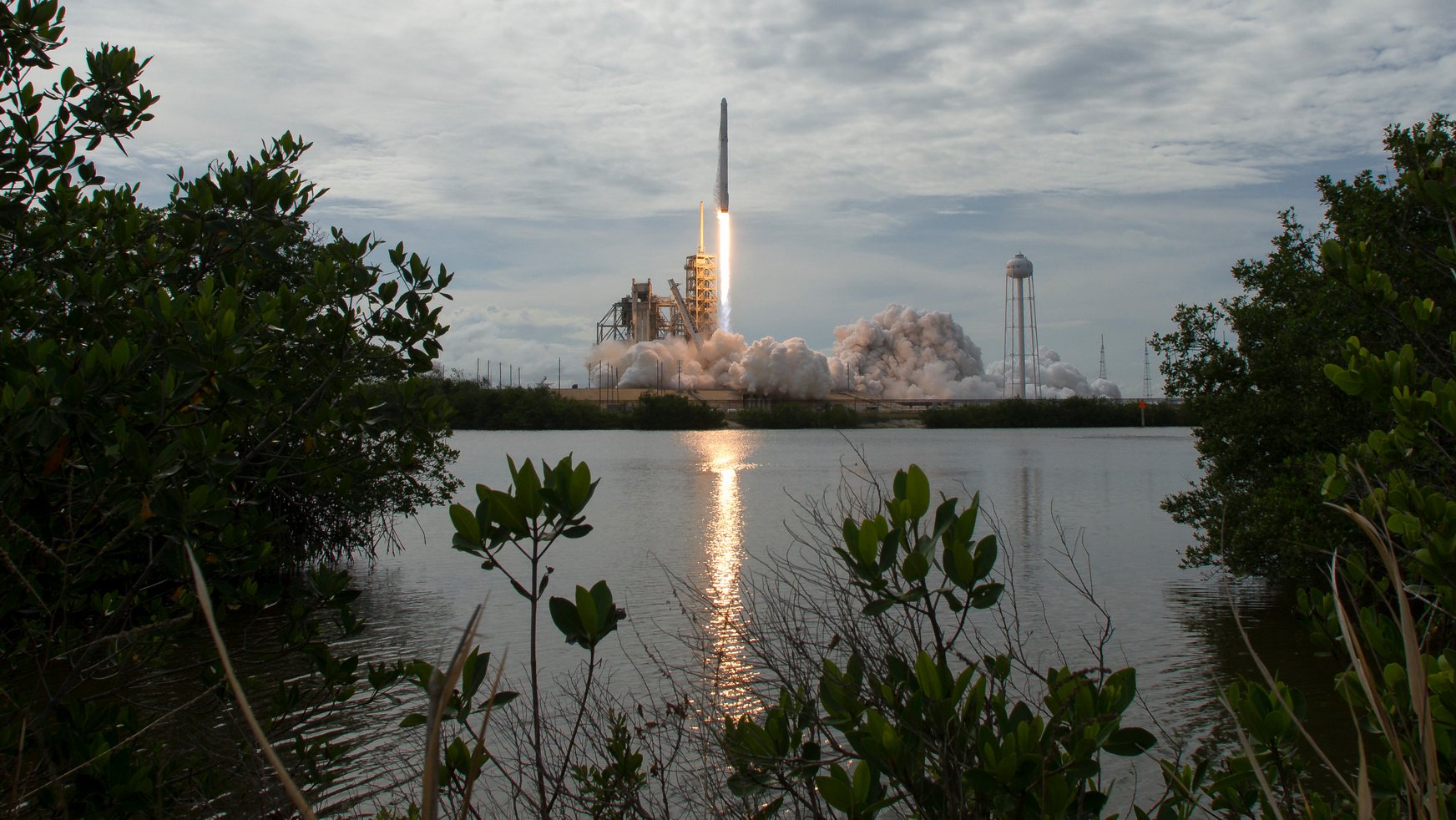 La société SpaceX a reçu l'autorisation d'exécuter plus de 7500 internet-satellites