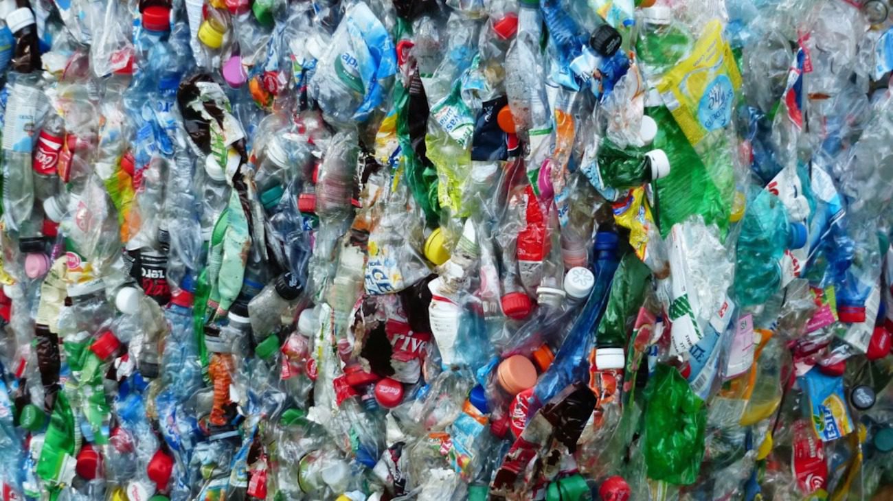 Znaleziono sposób recyklingu odpadów z tworzyw sztucznych w uniwersalny materiał