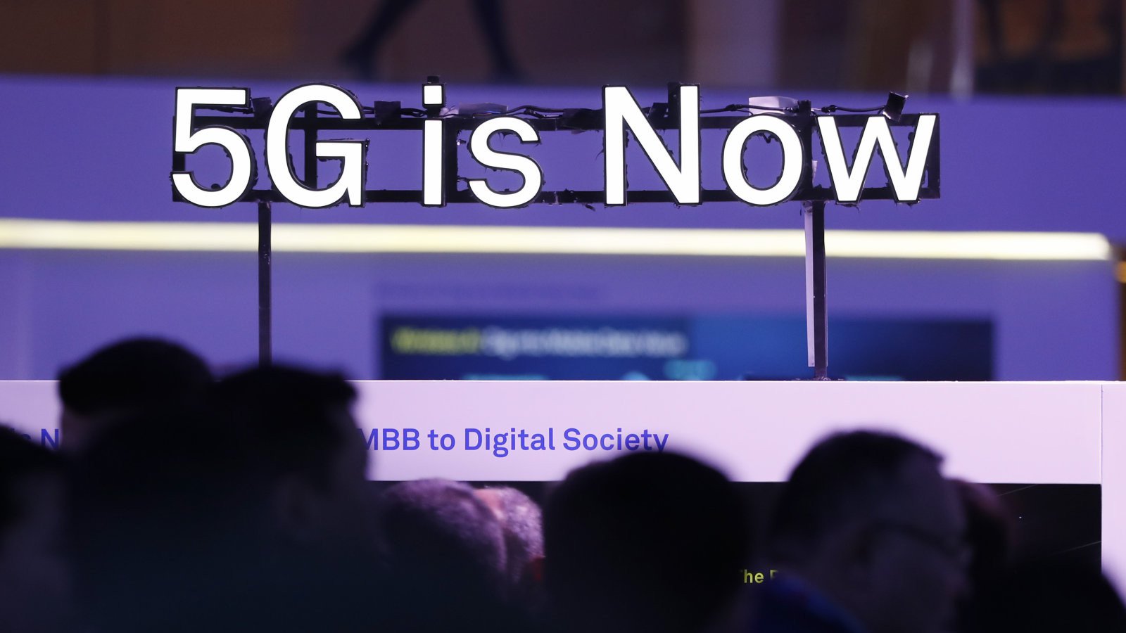 5G-phones at MWC 2019 — what is the difference between Samsung and LG
